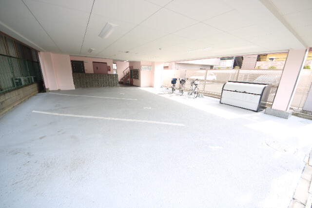 28/30 駐車場