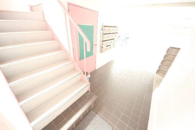 27/30 エントランス