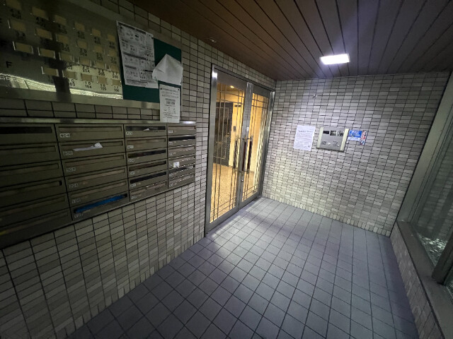 27/30 エントランス