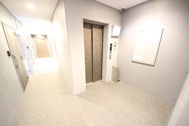 28/30 エントランス