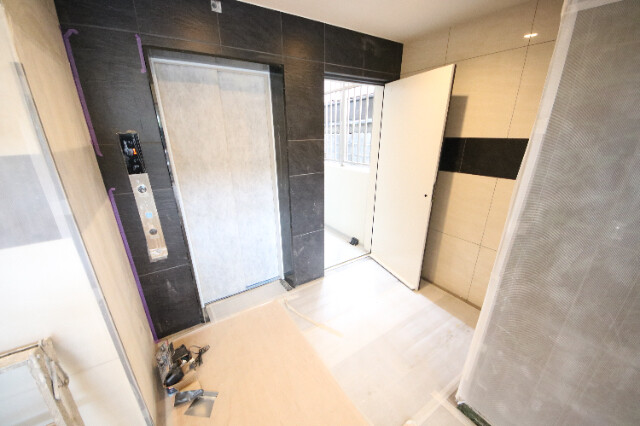 28/30 エントランス