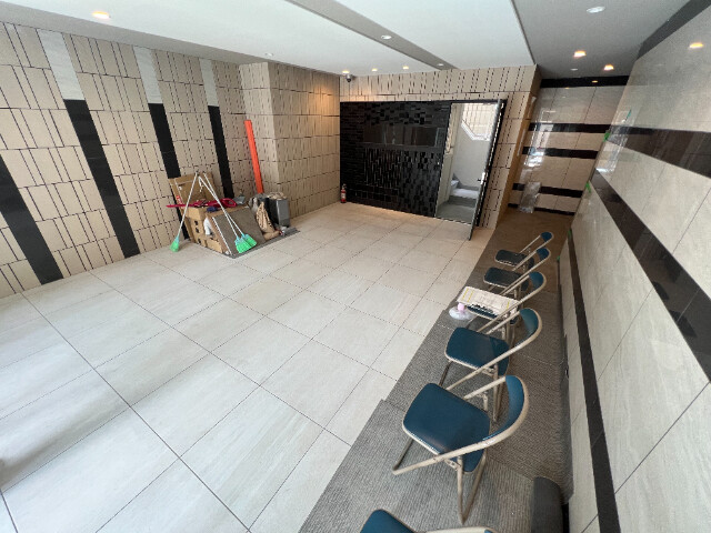 28/30 エントランス