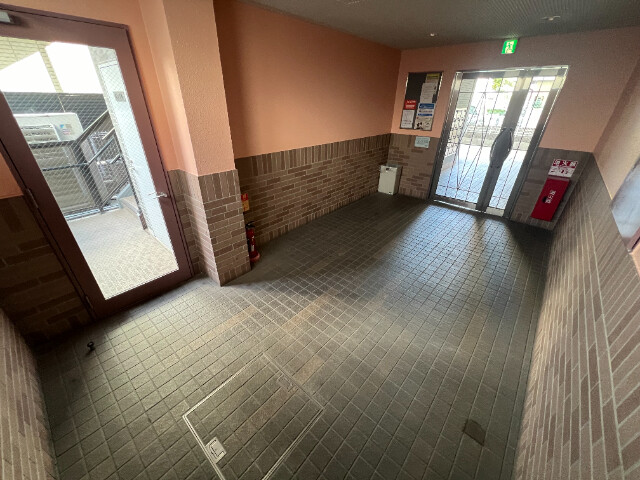 28/30 エントランス