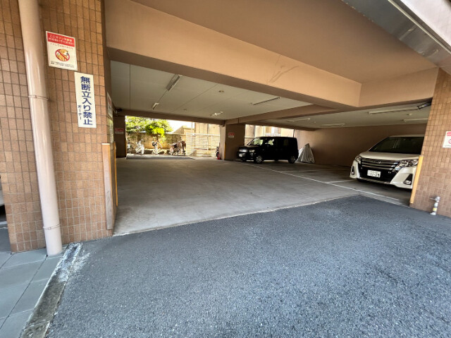 28/30 駐車場