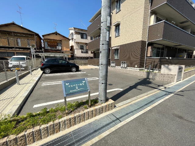 27/28 エントランス