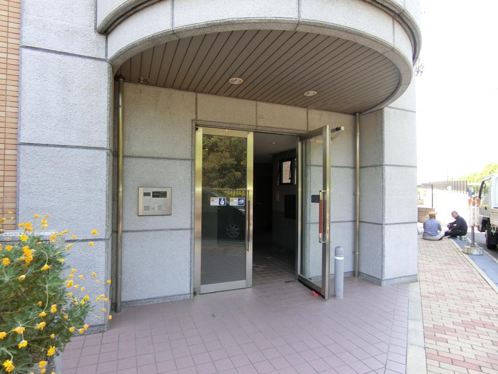 27/30 エントランス