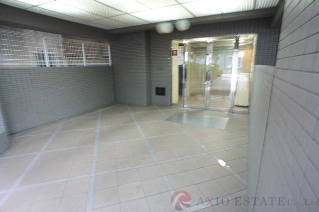 27/30 エントランス