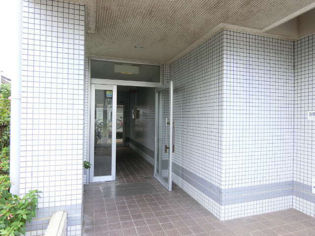 28/30 エントランス