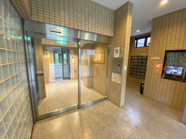 26/30 エントランス