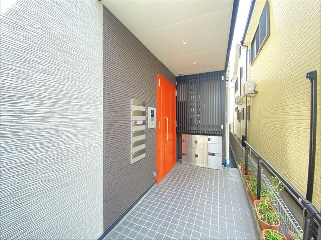 25/30 エントランス