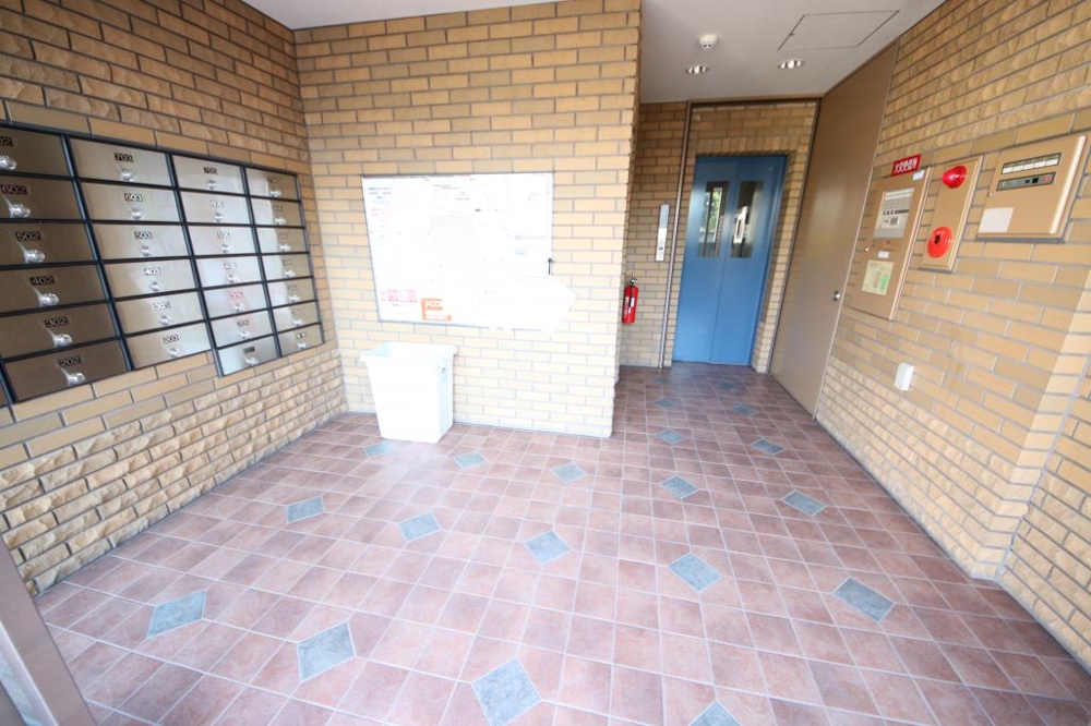 27/30 エントランス