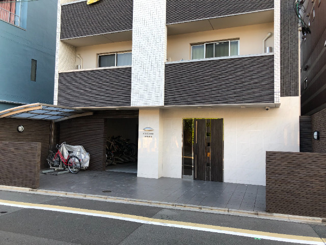 18/22 エントランス