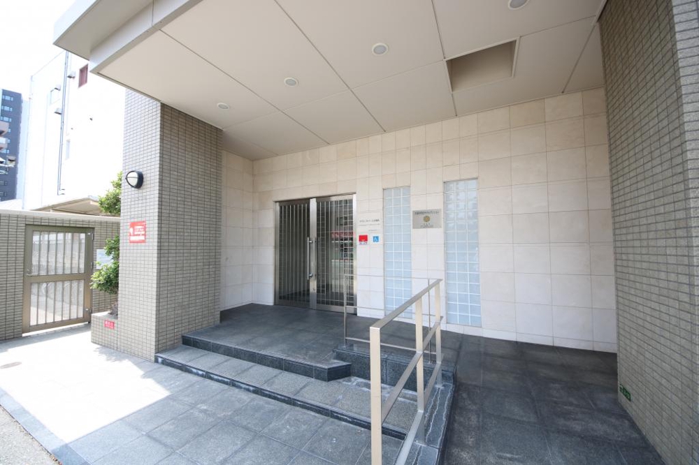 27/30 エントランス