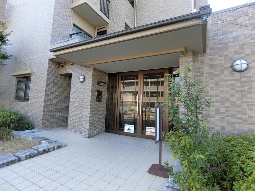 26/30 エントランス