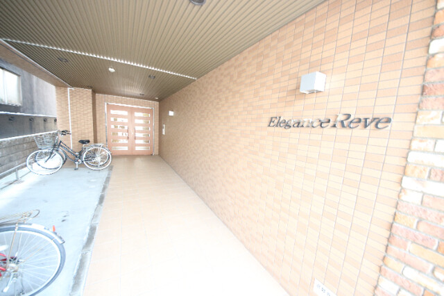 28/30 エントランス