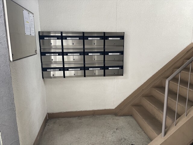 27/30 エントランス