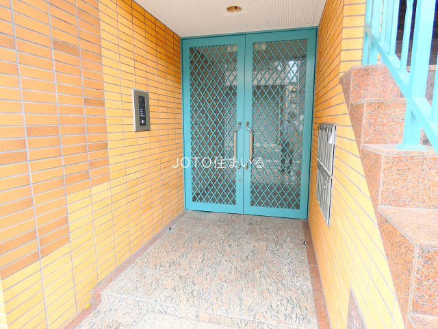 18/25 エントランス