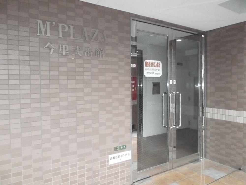 24/30 エントランス