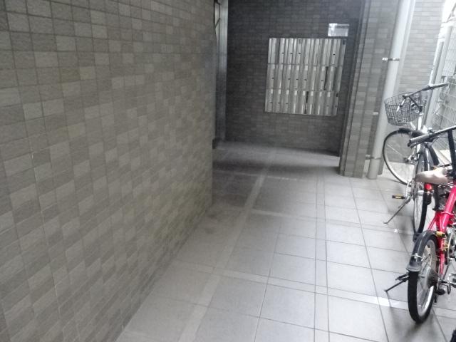 26/30 エントランス