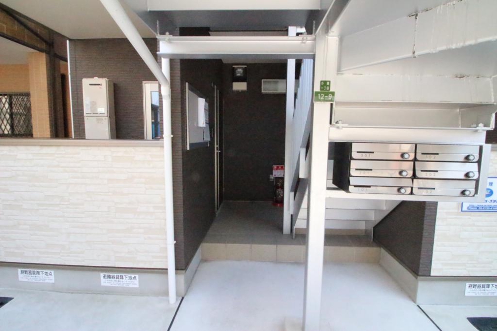 25/30 エントランス