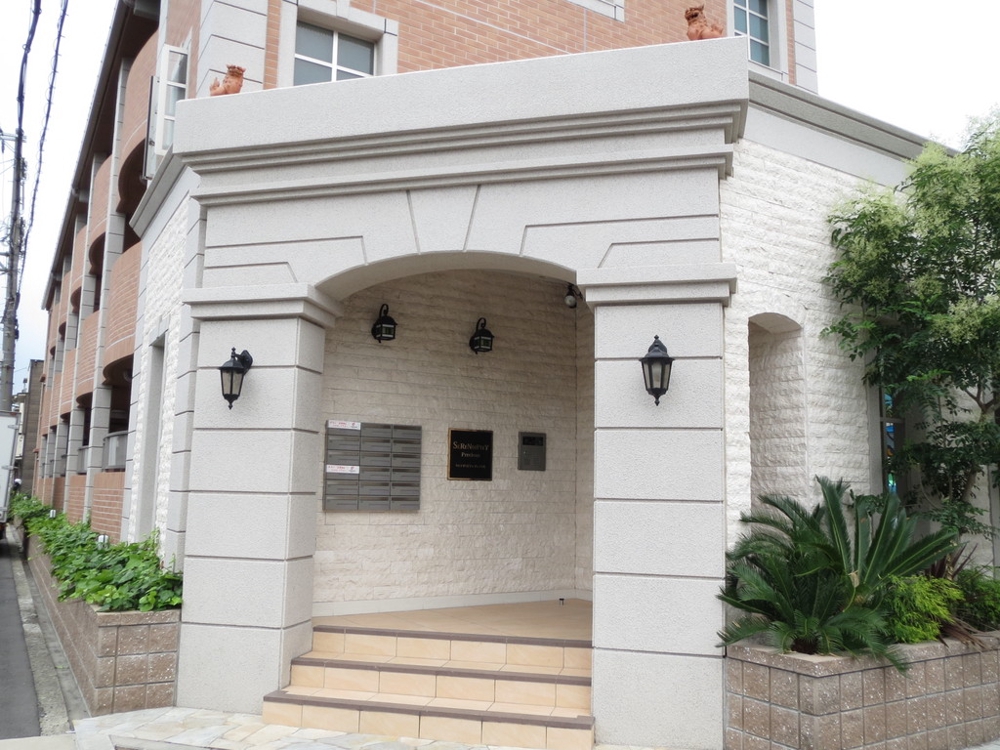 28/30 エントランス