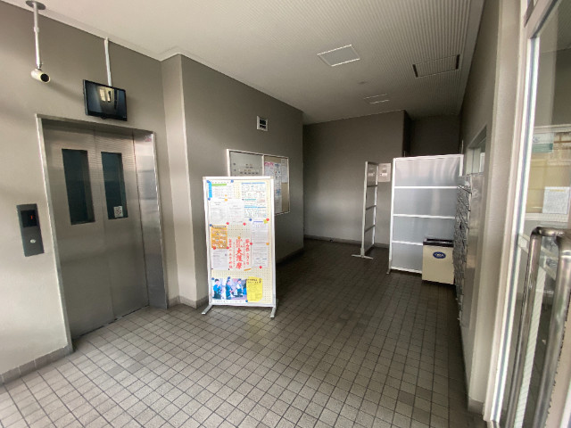 30/30 エントランス