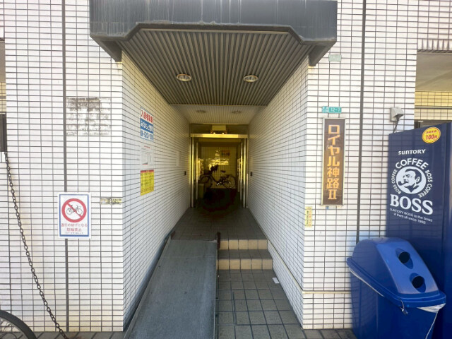 21/30 エントランス