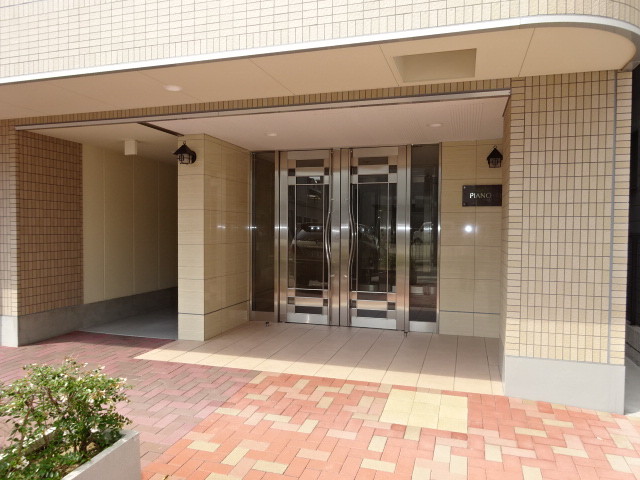 23/30 エントランス