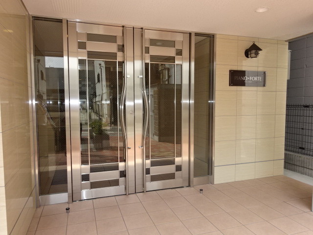 24/30 エントランス