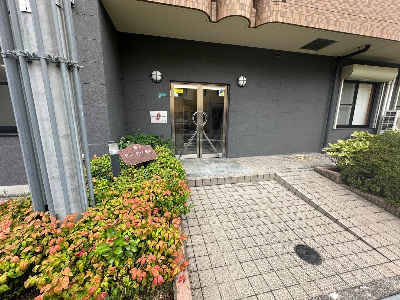 25/30 エントランス