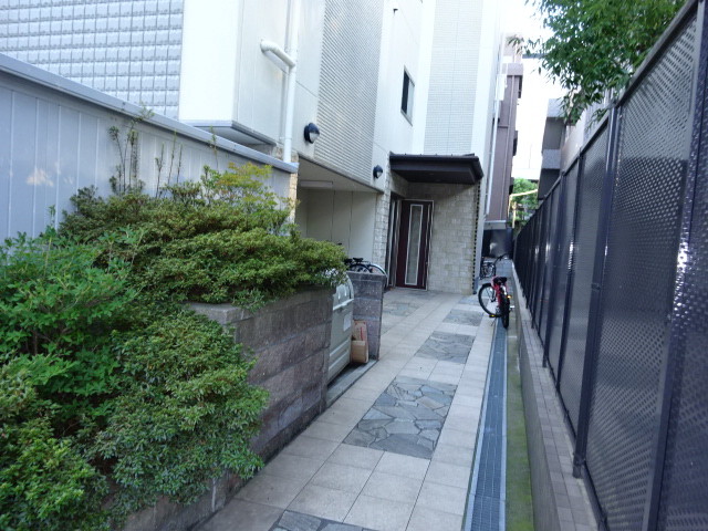 25/30 エントランス