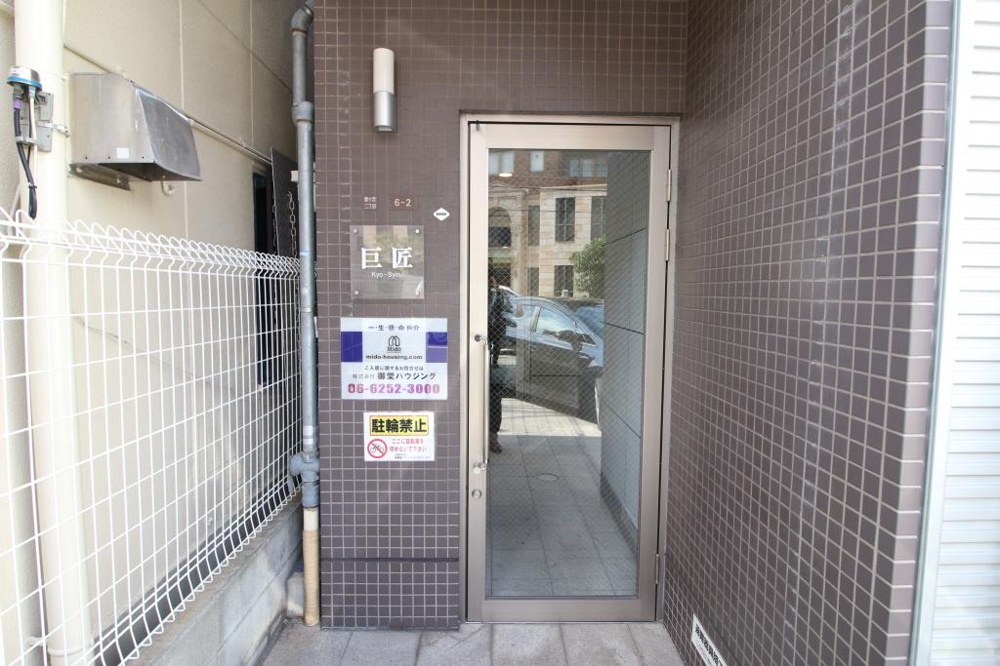 22/30 エントランス