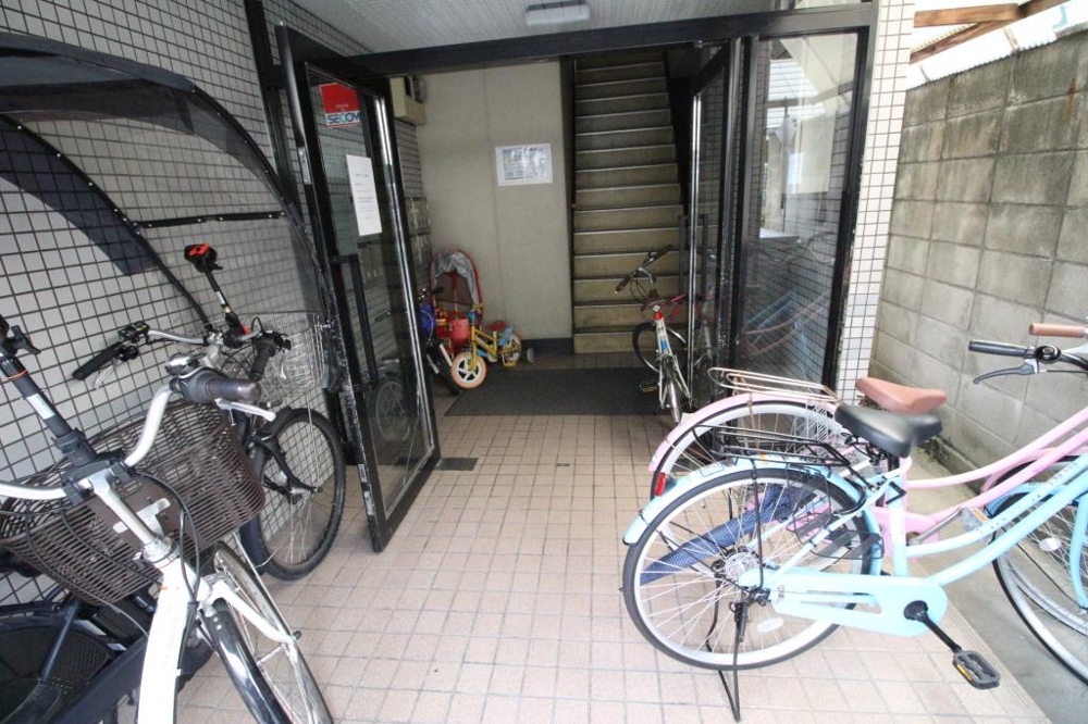 22/30 エントランス