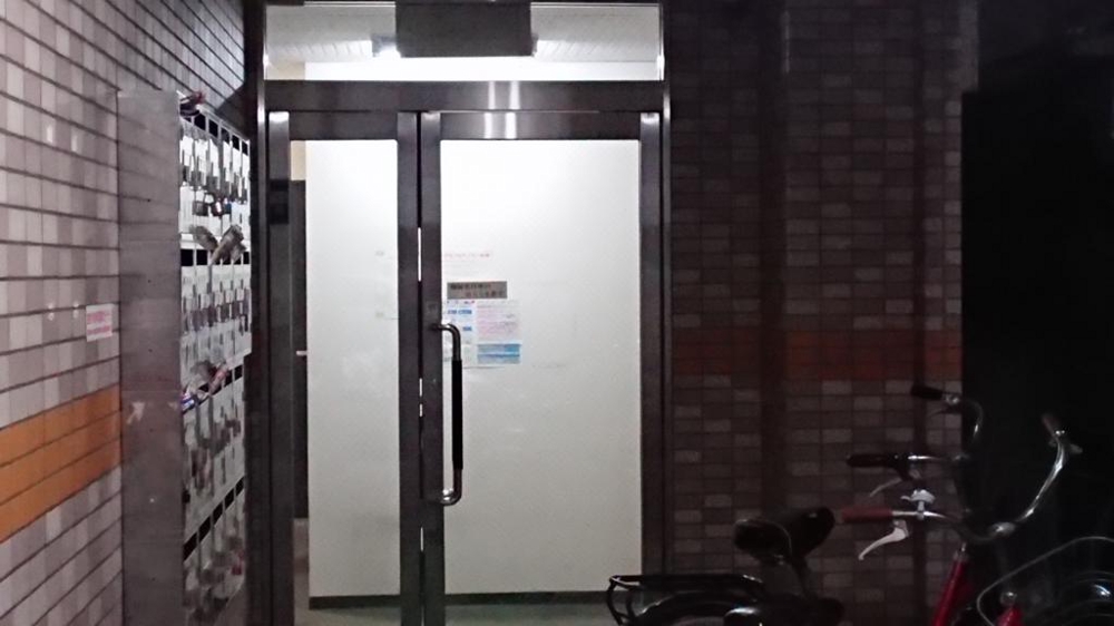 27/30 エントランス