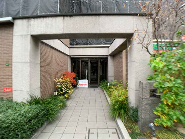 30/30 エントランス