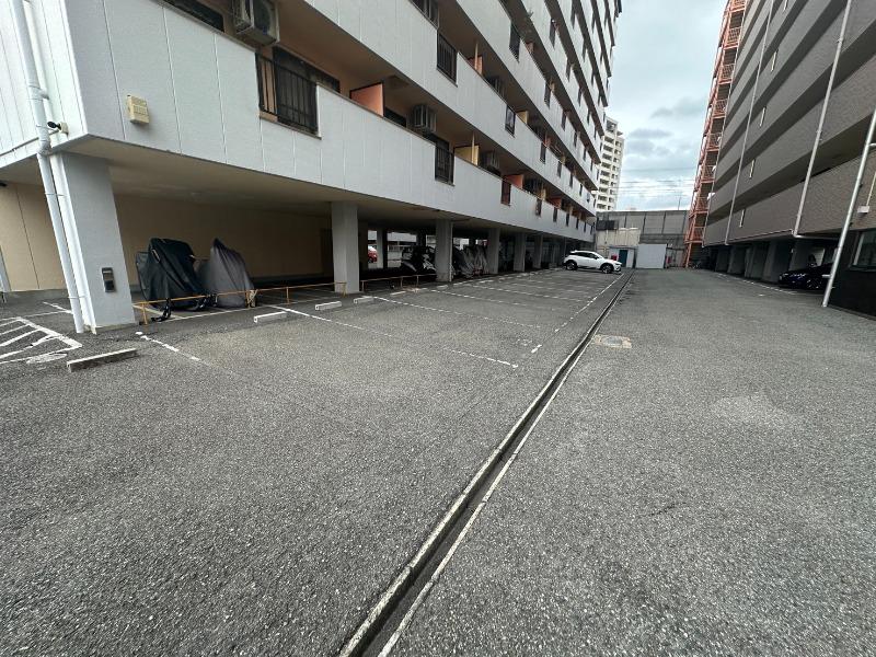 28/30 駐車場