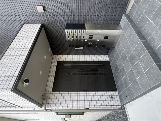 27/30 エントランス