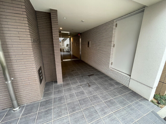 25/30 エントランス