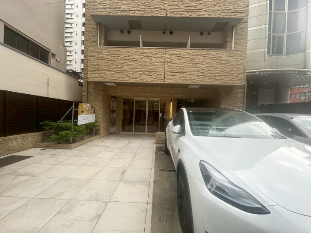 23/30 エントランス