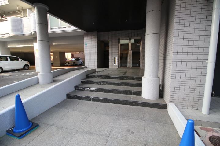 2/4 エントランス