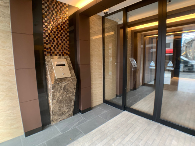 24/30 エントランス