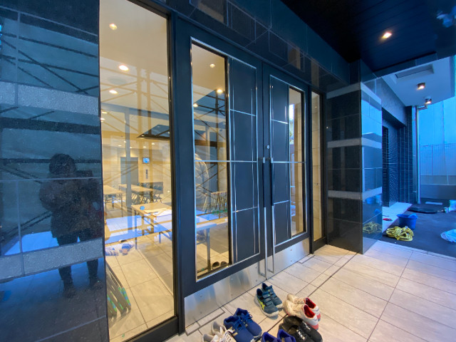 25/30 エントランス