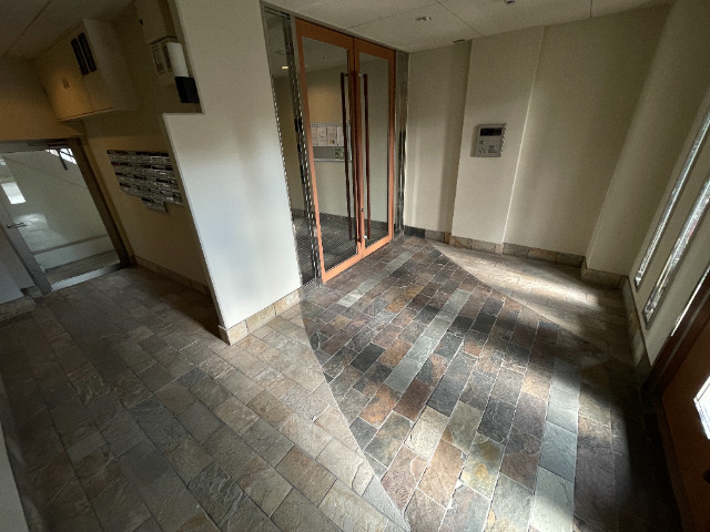 19/30 エントランス