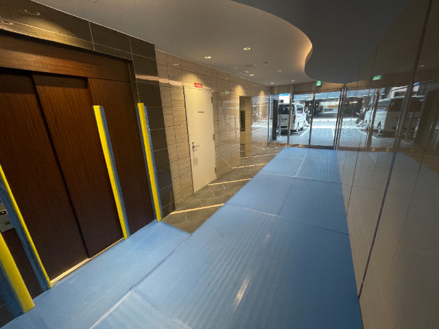 23/30 エントランス