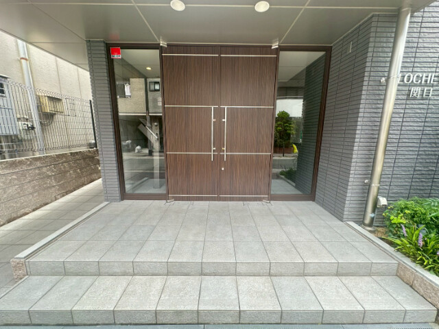 26/30 エントランス