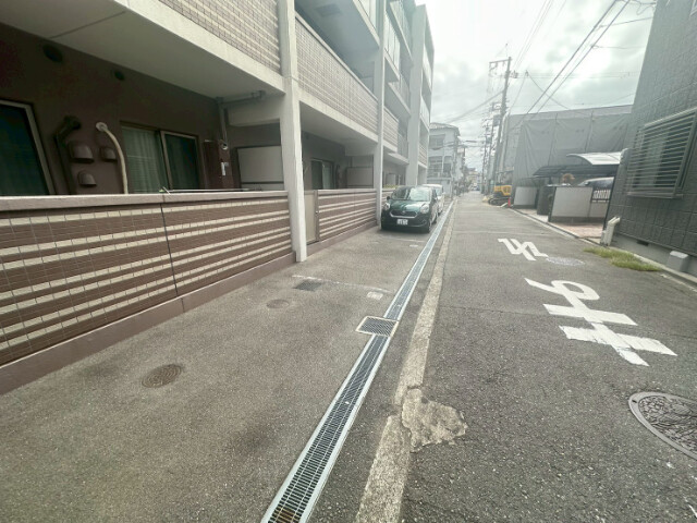 27/30 駐車場