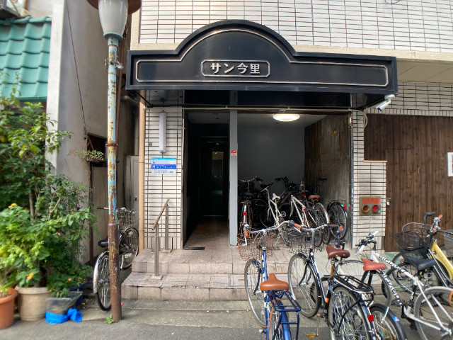 28/30 エントランス