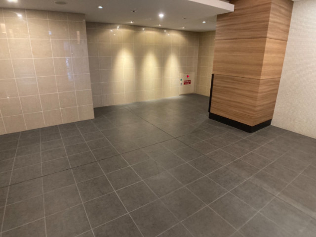 24/30 エントランス