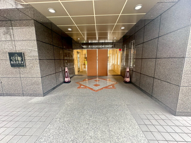 28/30 エントランス