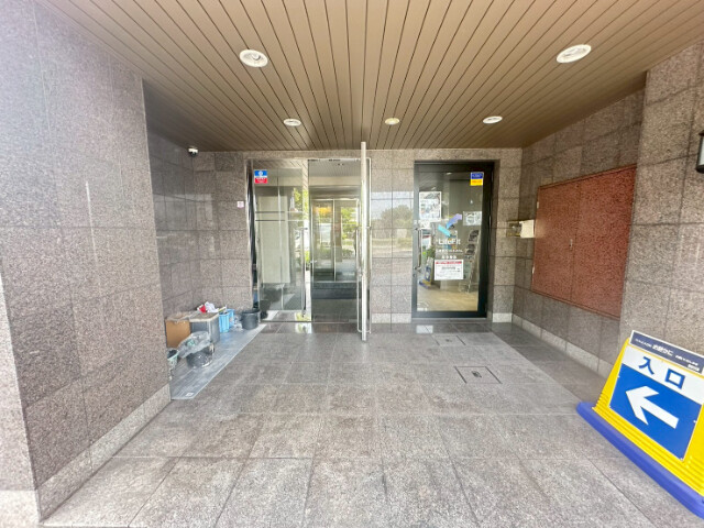 24/30 エントランス